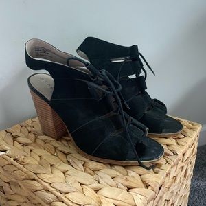 Hinge black lace up heels size 10